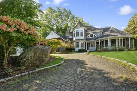 39 Smugglers Path