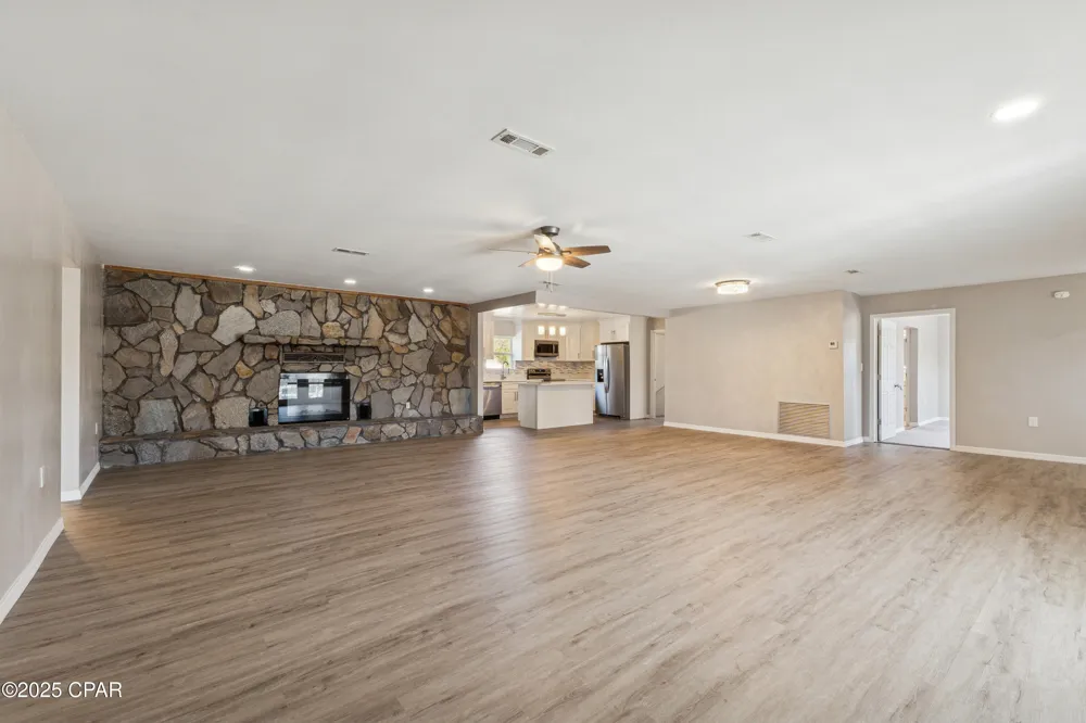 2672 W Laurel Drive Alford, FL 32420