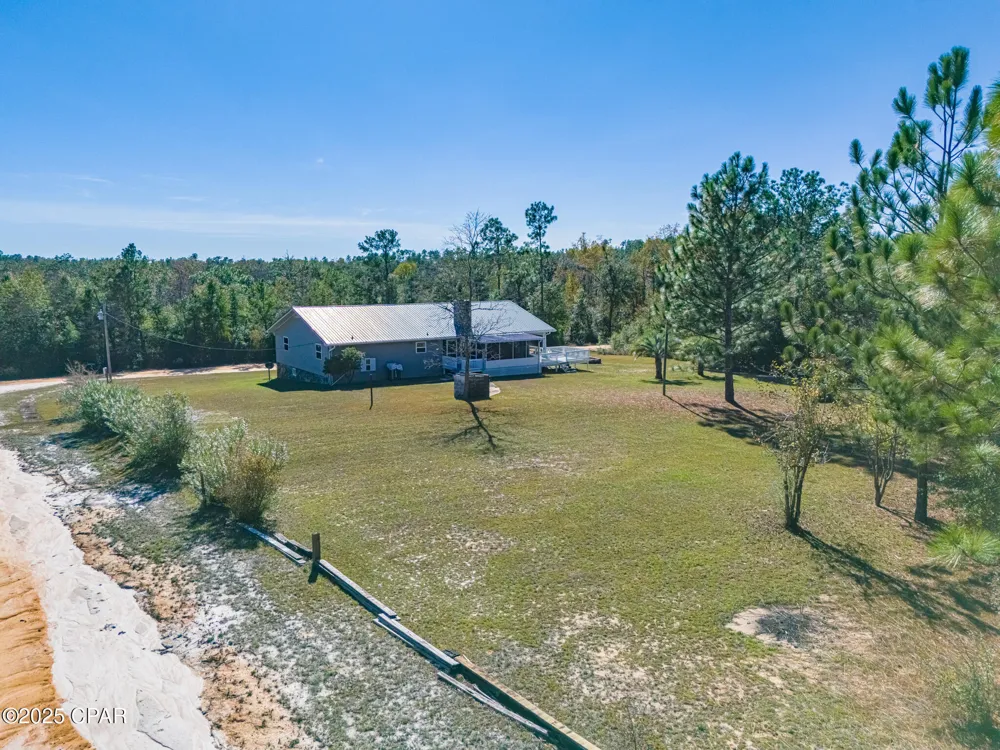 2672 W Laurel Drive Alford, FL 32420