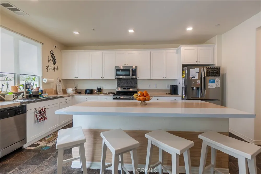 1099 Little Leaf Calimesa, CA 92320