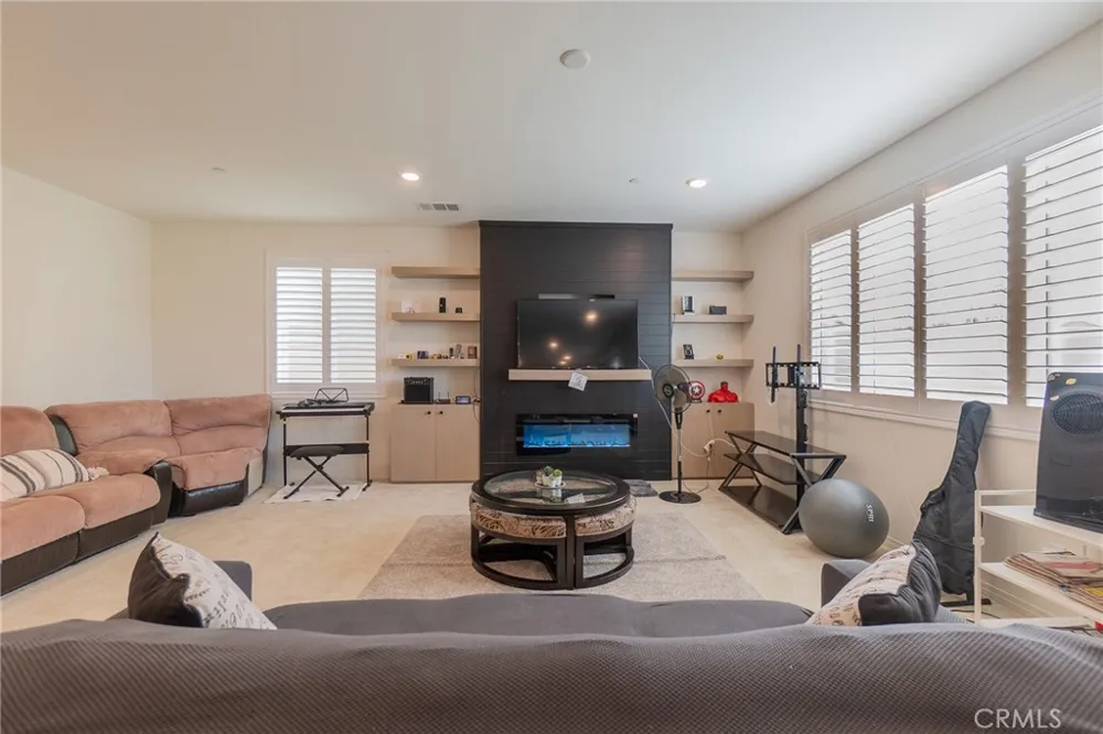 1099 Little Leaf Calimesa, CA 92320