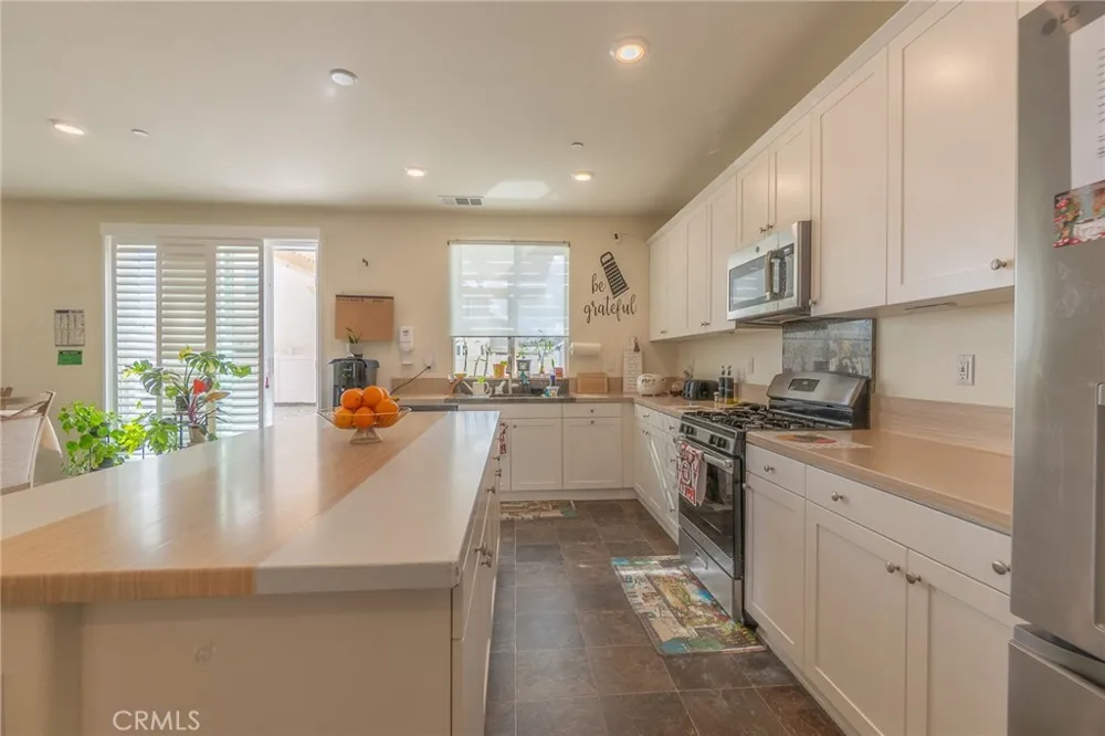 1099 Little Leaf Calimesa, CA 92320