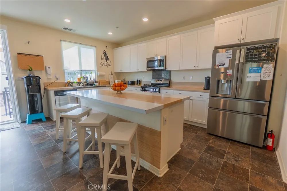 1099 Little Leaf Calimesa, CA 92320