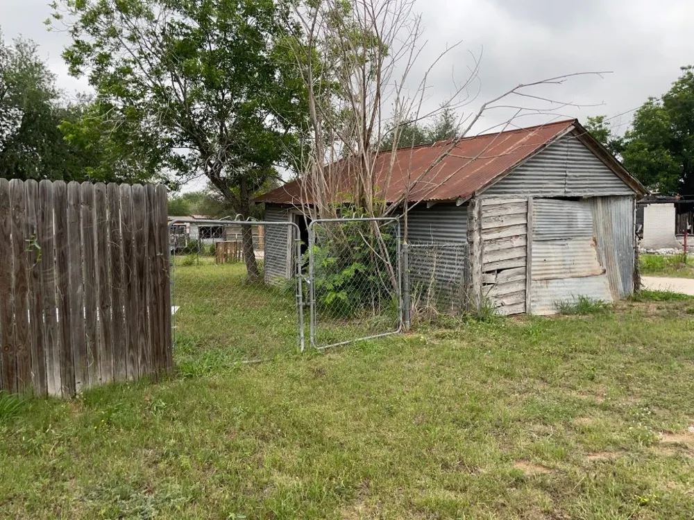 601 E Lucille Street Hebbronville, TX 78361
