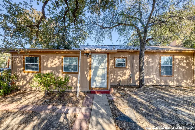703 E Nueces Crystal City, TX 78839
