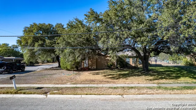 703 E Nueces Crystal City, TX 78839