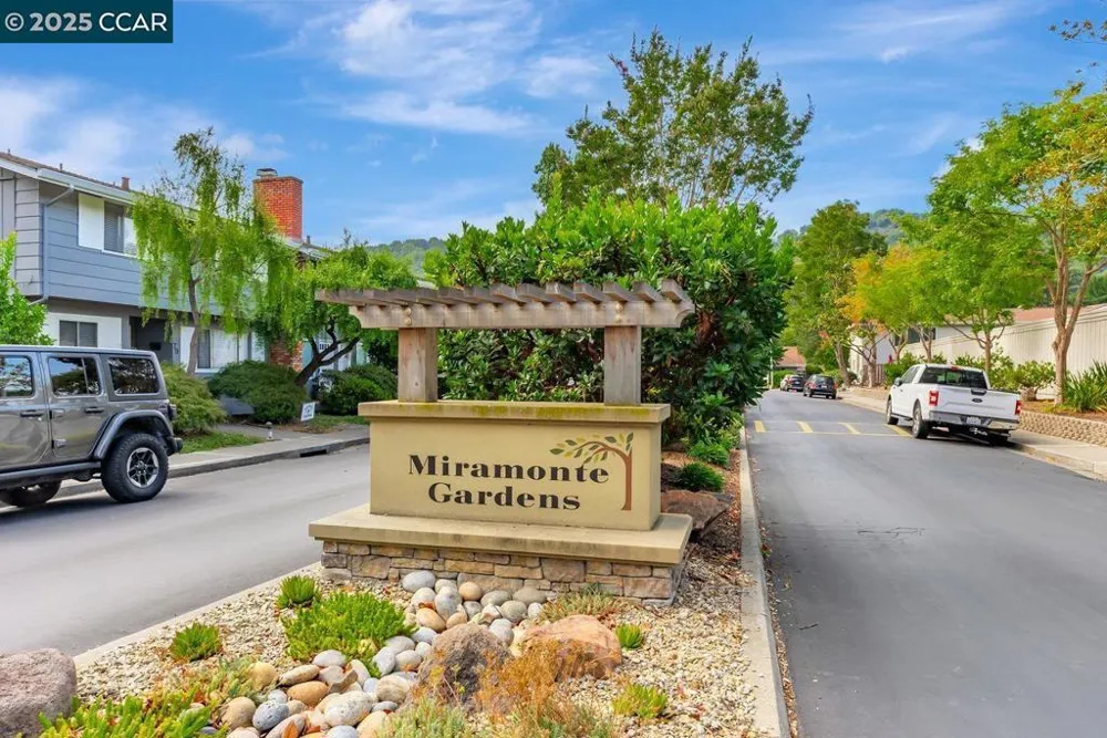 37 Miramonte Dr Moraga, CA 94556