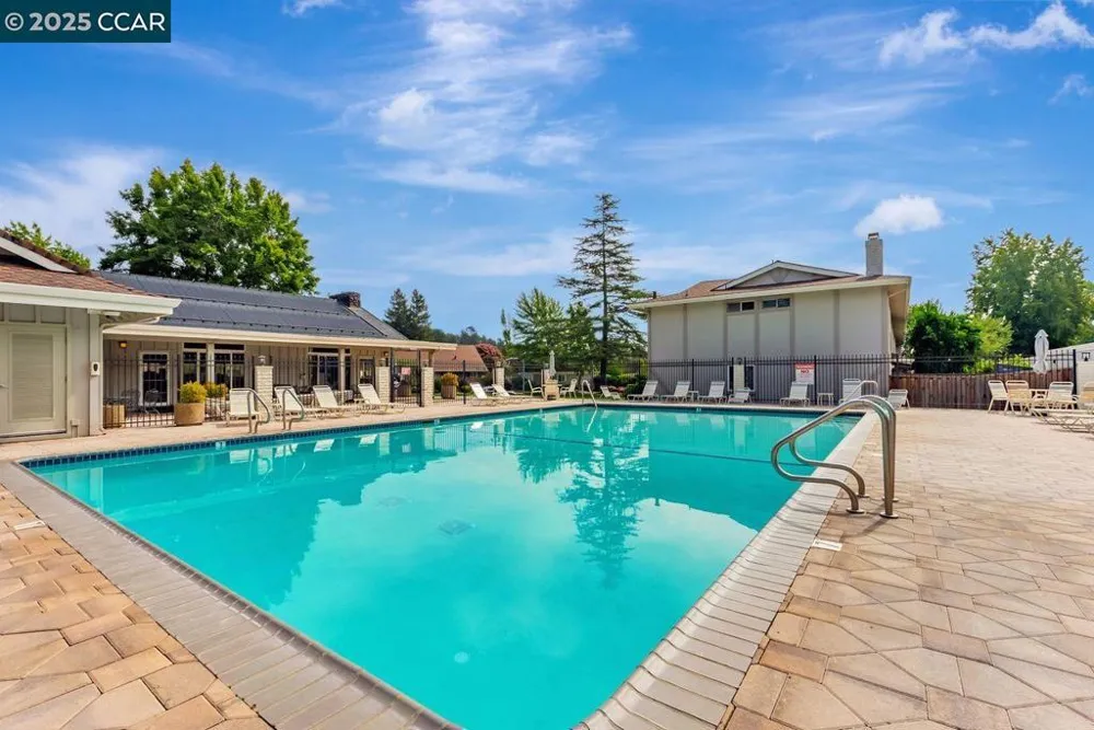 37 Miramonte Dr Moraga, CA 94556