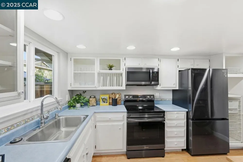 37 Miramonte Dr Moraga, CA 94556