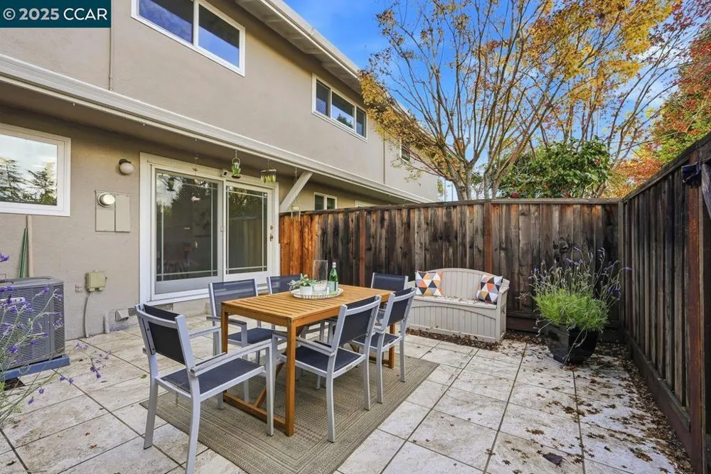 37 Miramonte Dr Moraga, CA 94556