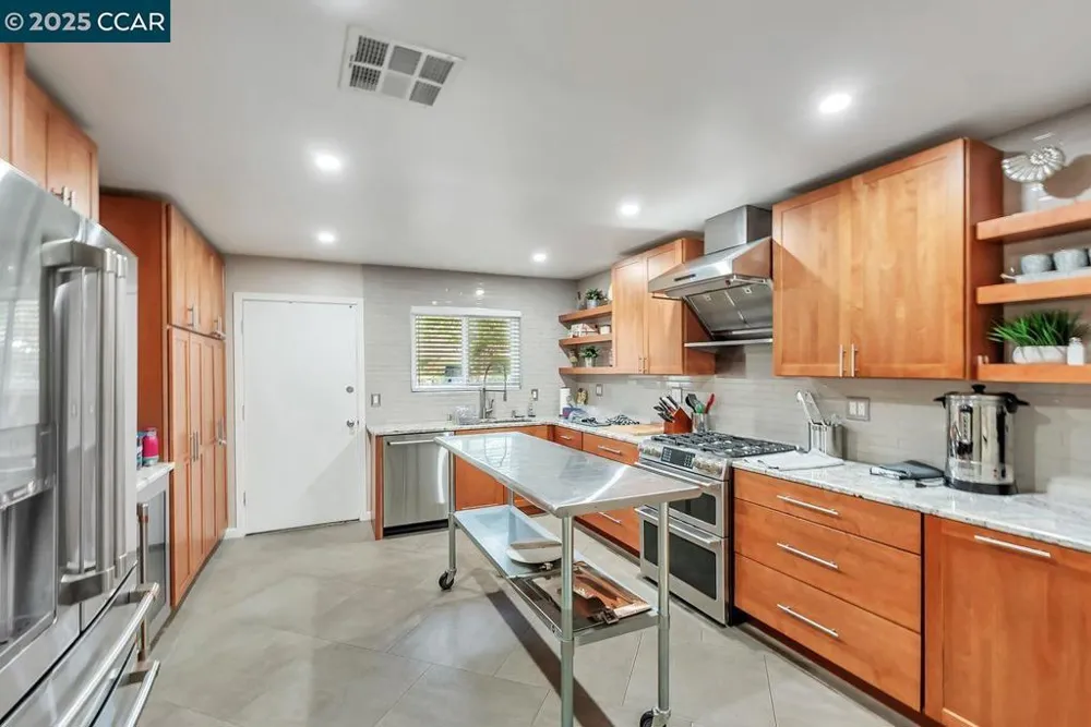 37 Miramonte Dr Moraga, CA 94556
