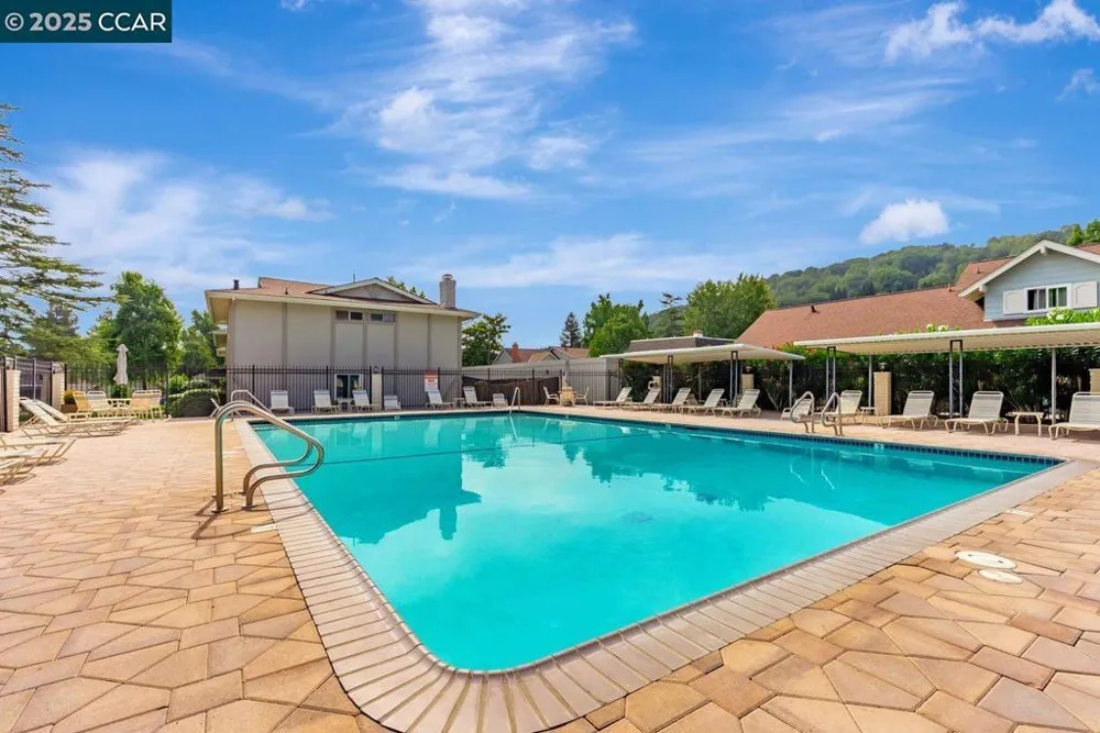 37 Miramonte Dr Moraga, CA 94556