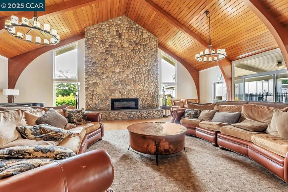 37 Miramonte Dr Moraga, CA 94556