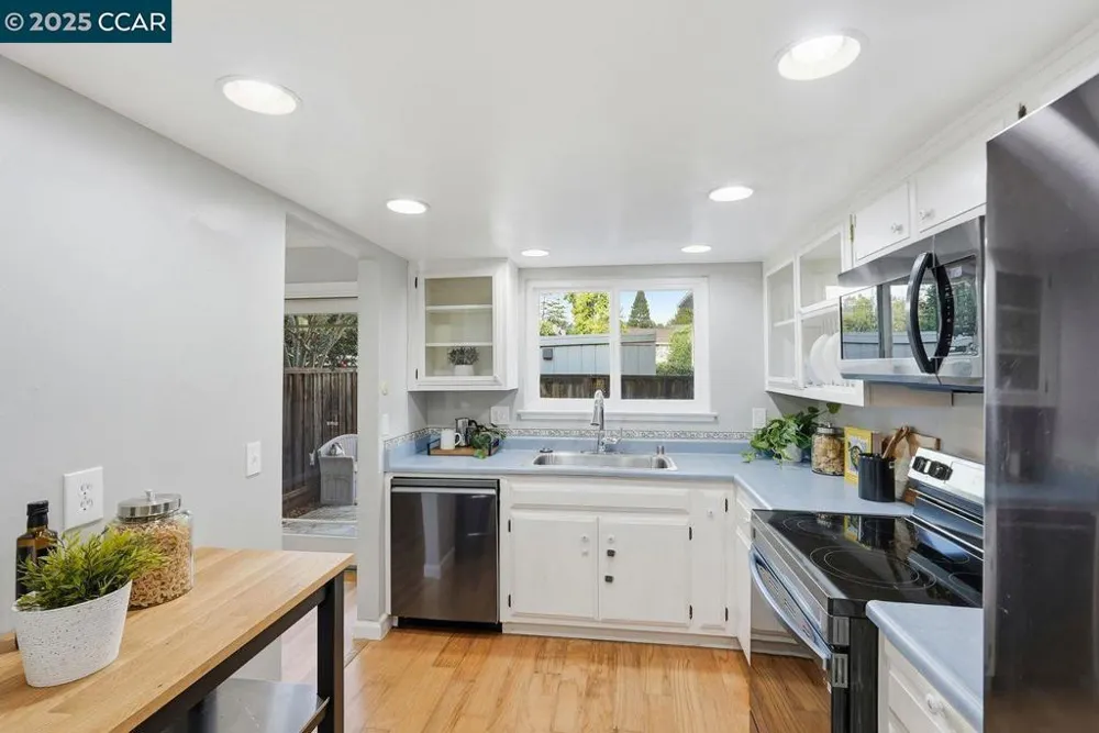37 Miramonte Dr Moraga, CA 94556