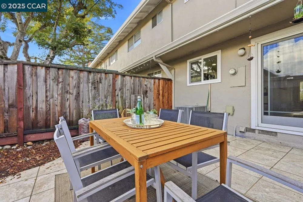 37 Miramonte Dr Moraga, CA 94556