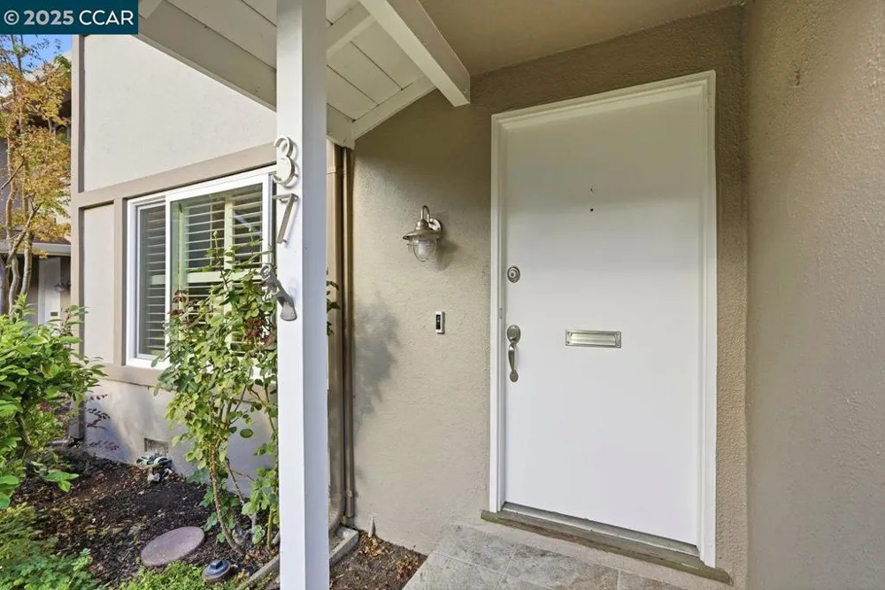 37 Miramonte Dr Moraga, CA 94556