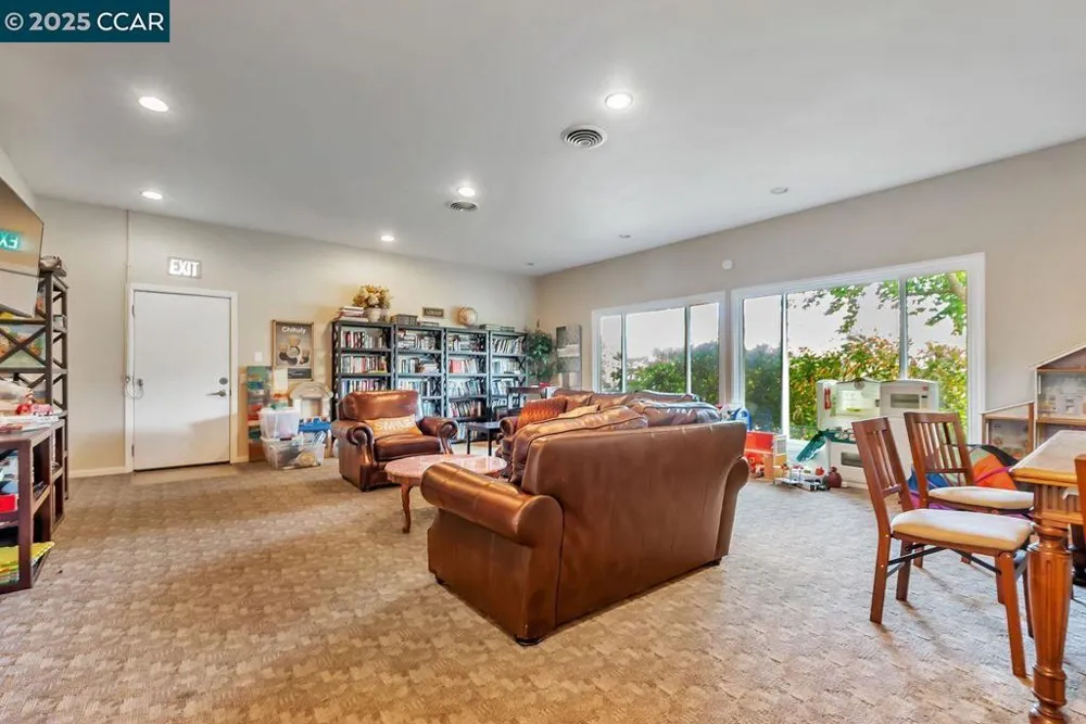 37 Miramonte Dr Moraga, CA 94556