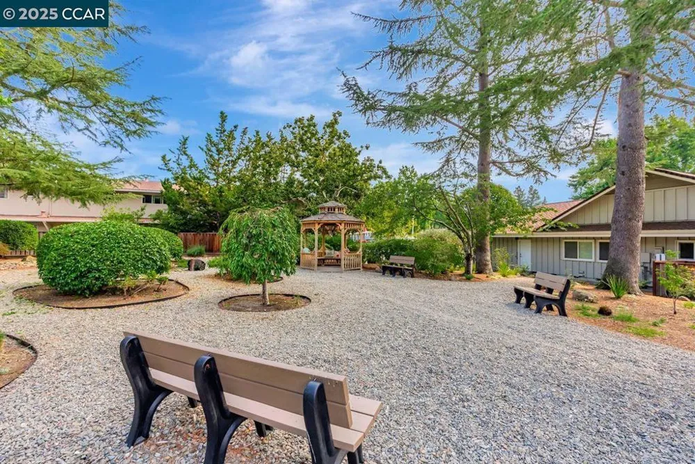 37 Miramonte Dr Moraga, CA 94556