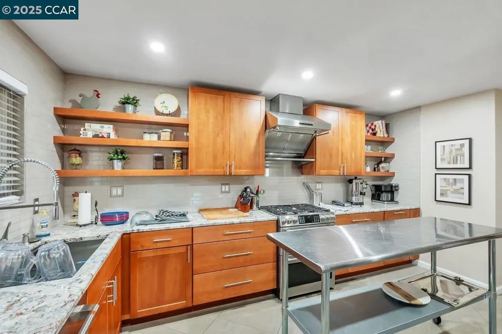 37 Miramonte Dr Moraga, CA 94556