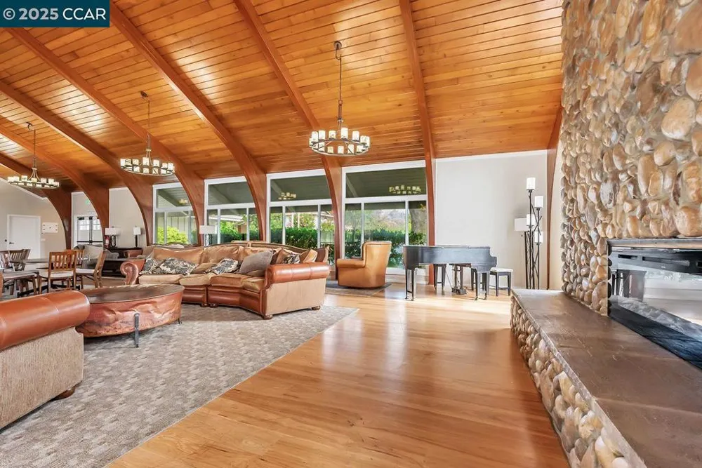 37 Miramonte Dr Moraga, CA 94556