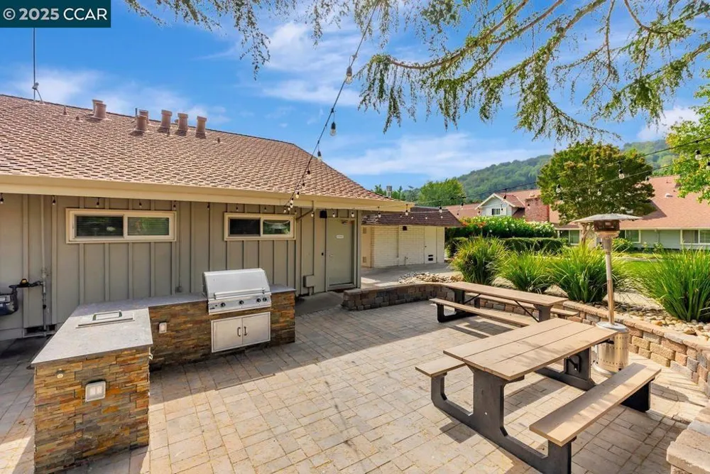 37 Miramonte Dr Moraga, CA 94556
