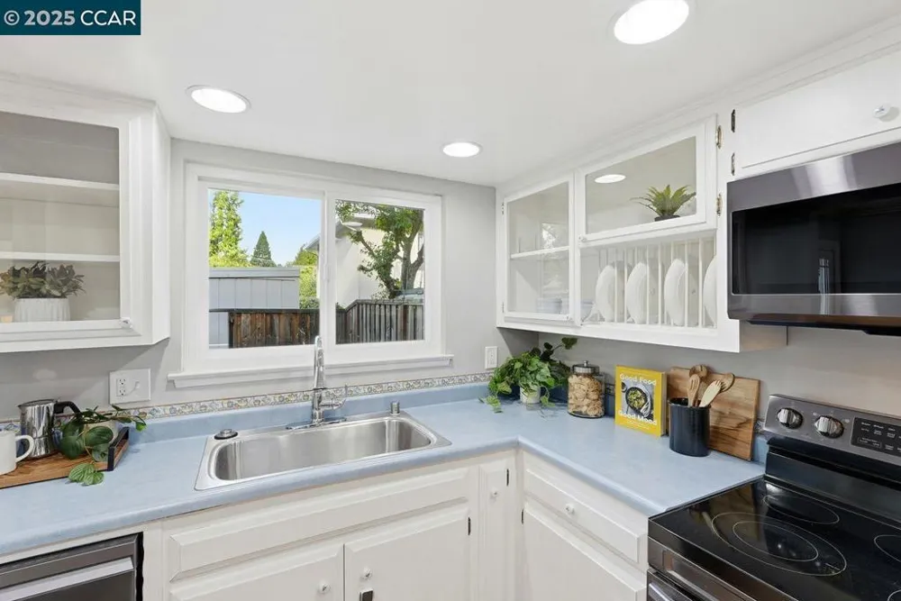 37 Miramonte Dr Moraga, CA 94556