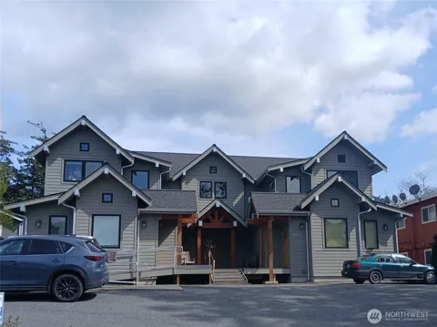 452 Pine Street