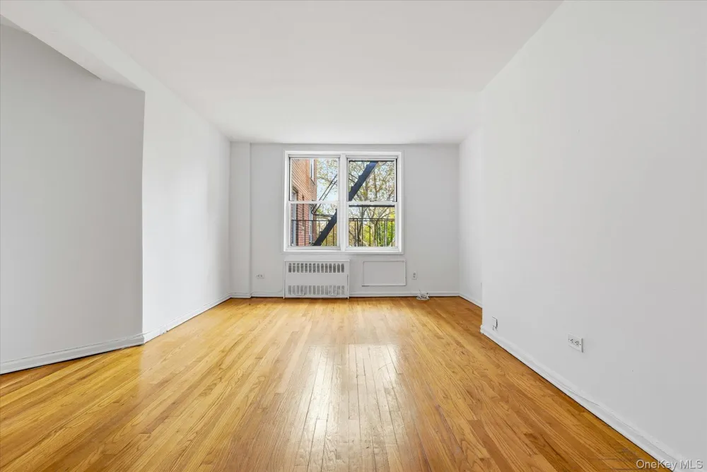 60-11 Broadway #4N Woodside, NY 11377