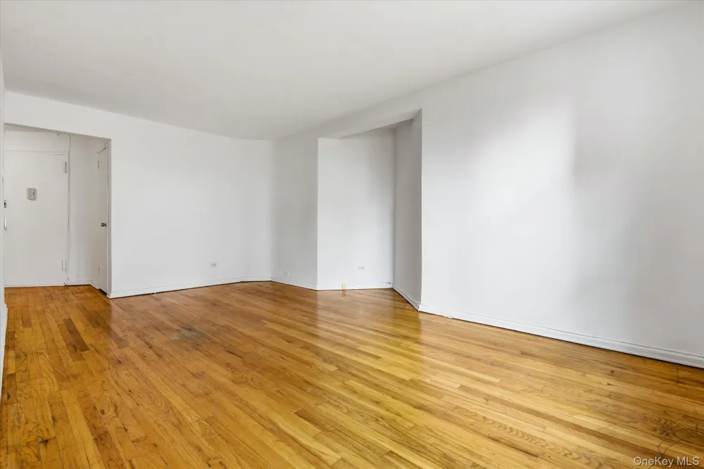 60-11 Broadway #4N Woodside, NY 11377
