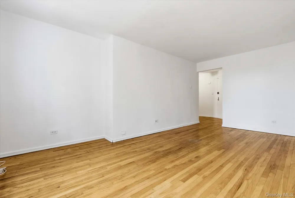 60-11 Broadway #4N Woodside, NY 11377