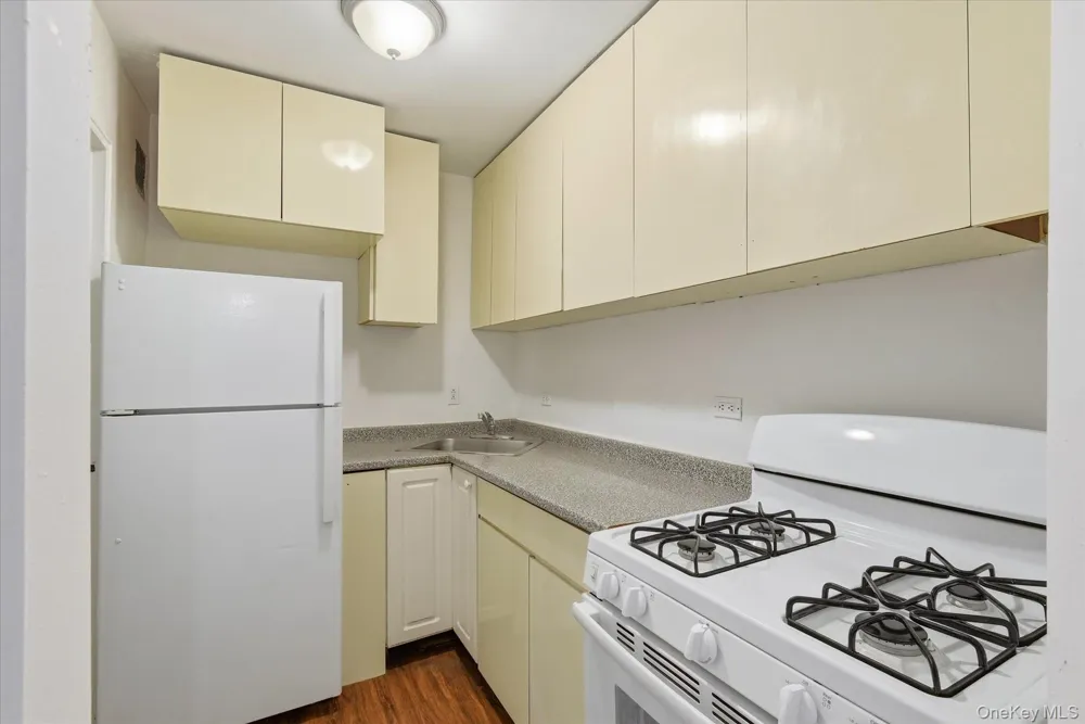 60-11 Broadway #4N Woodside, NY 11377