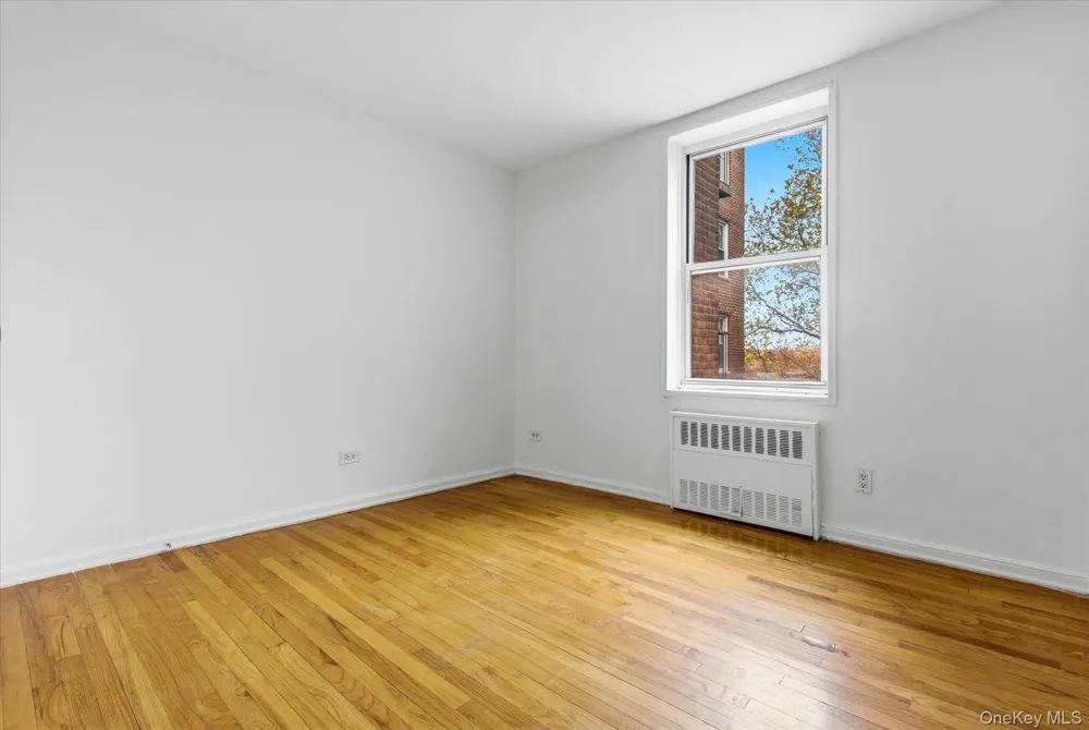 60-11 Broadway #4N Woodside, NY 11377