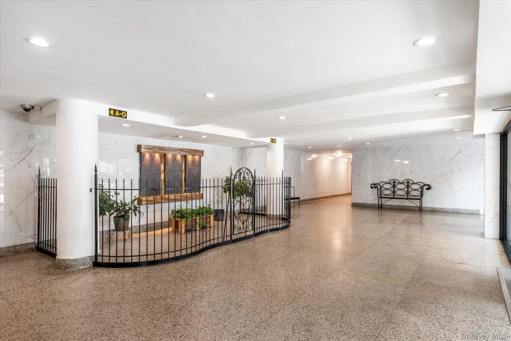 60-11 Broadway #4N Woodside, NY 11377