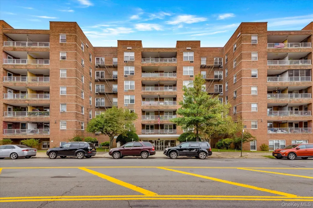 60-11 Broadway #4N Woodside, NY 11377