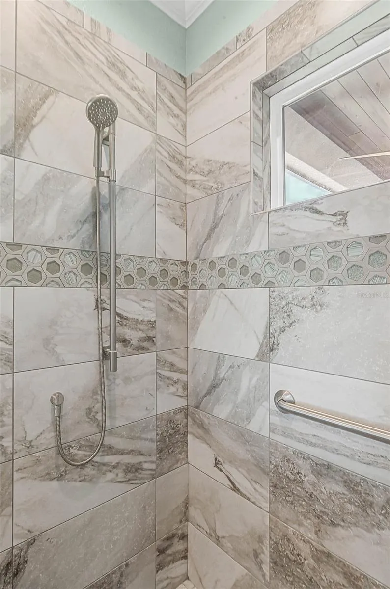 205 E VENICE AVENUE Venice, FL 34285