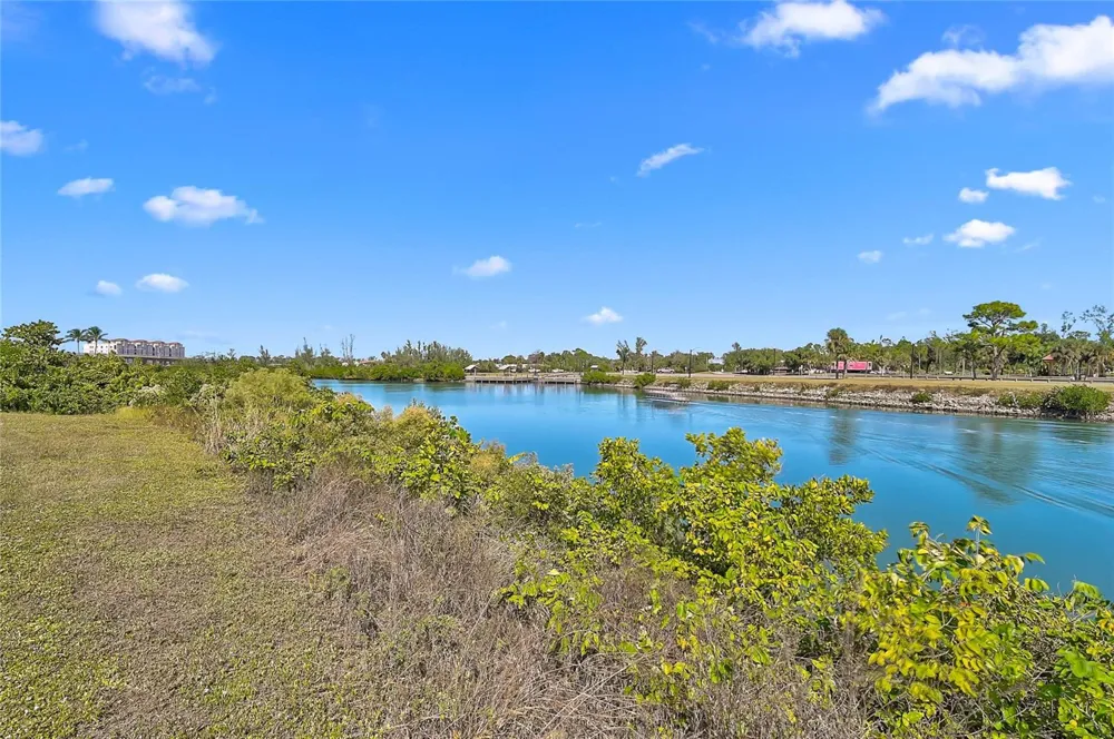 205 E VENICE AVENUE Venice, FL 34285