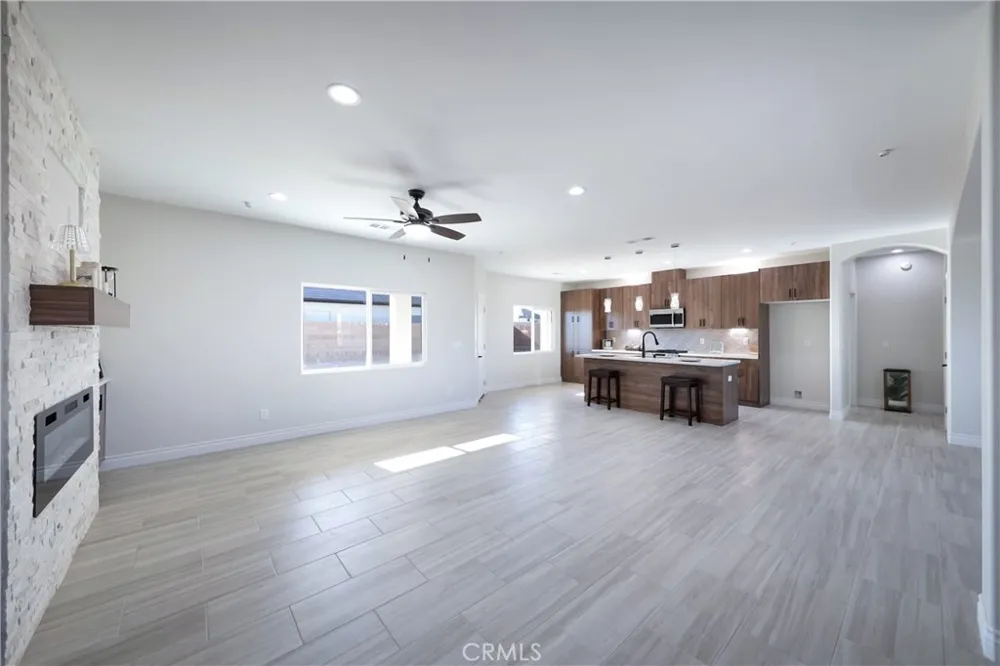 21724 Darrow California City, CA 93505