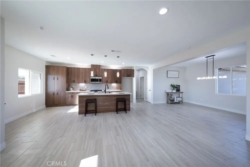 21724 Darrow California City, CA 93505