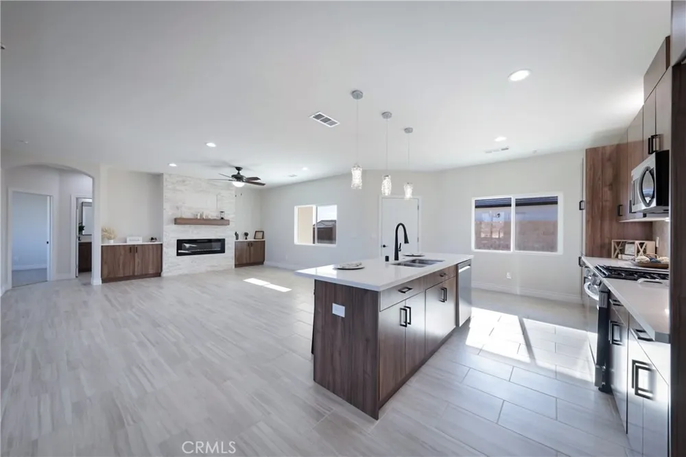 21724 Darrow California City, CA 93505