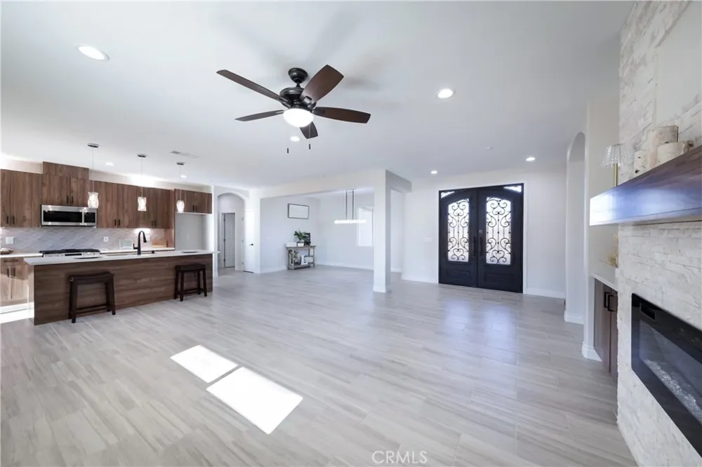 21724 Darrow California City, CA 93505