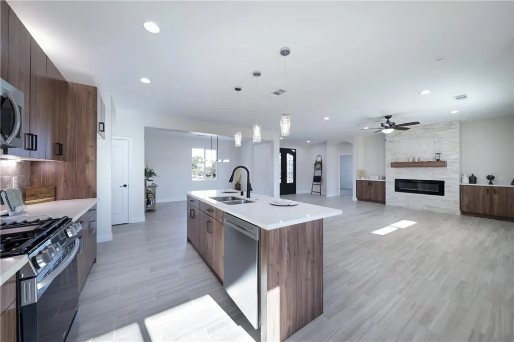 21724 Darrow California City, CA 93505