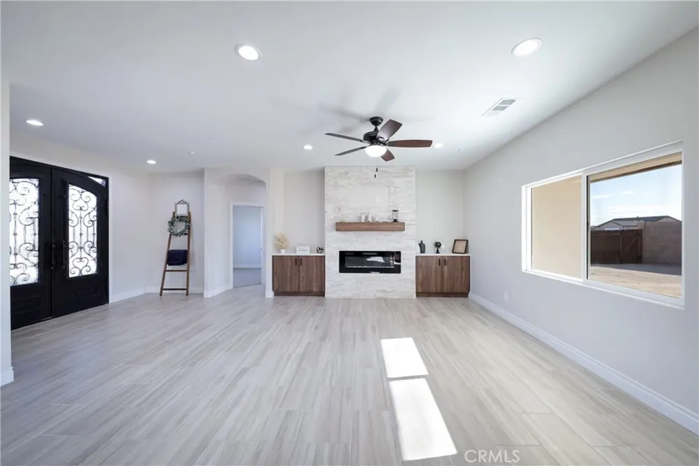 21724 Darrow California City, CA 93505
