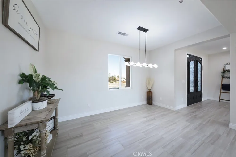21724 Darrow California City, CA 93505