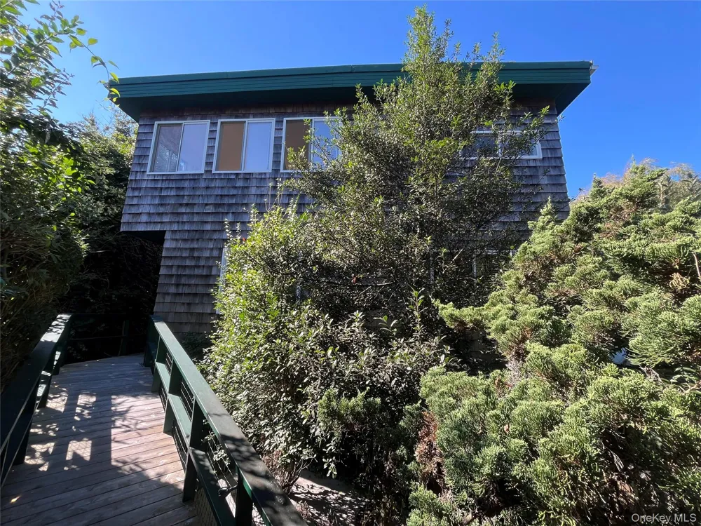 150 Clipper Roadway Corneille Estates, NY 11770