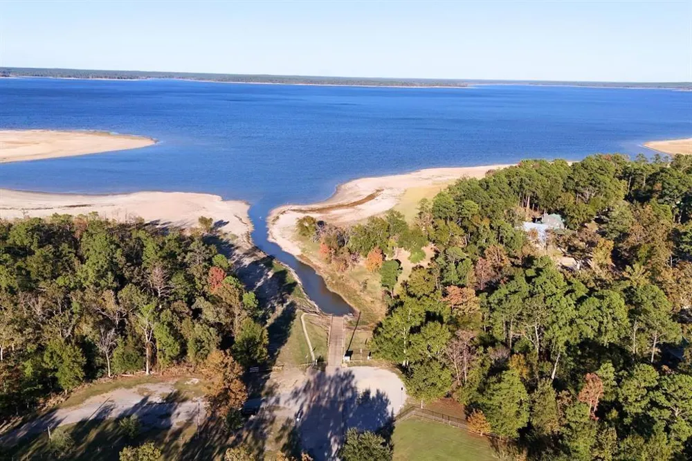 1493 Mollywood Road Zavalla, TX 75980