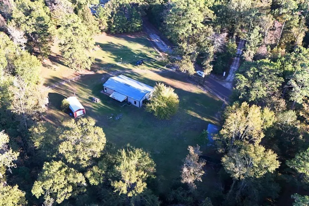 1493 Mollywood Road Zavalla, TX 75980