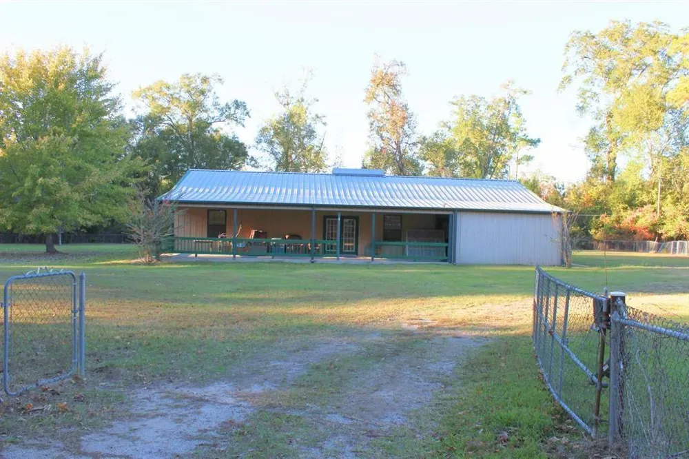 1493 Mollywood Road Zavalla, TX 75980