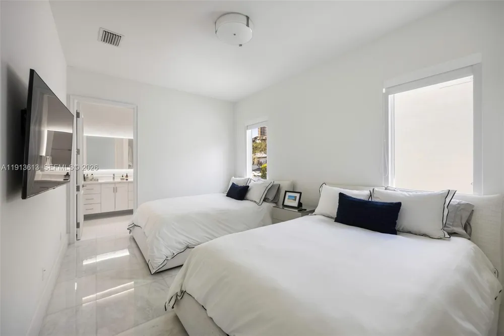 2760 Brickell Ct #2760 Miami, FL 33129