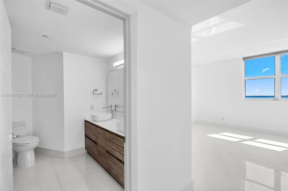 2475 Brickell Ave #1907 Miami, FL 33129