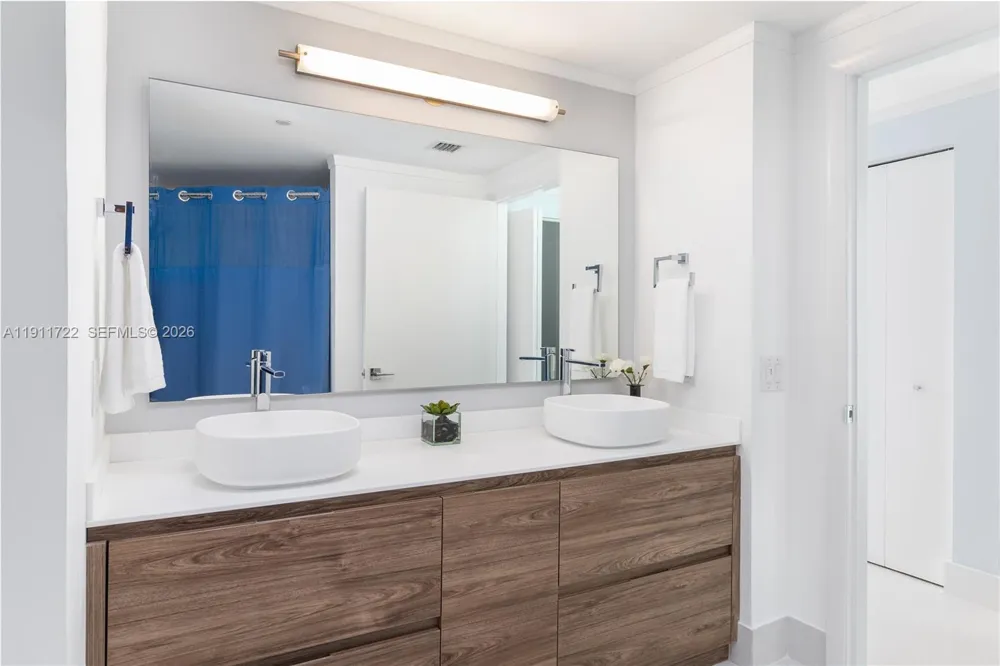 2475 Brickell Ave #1907 Miami, FL 33129